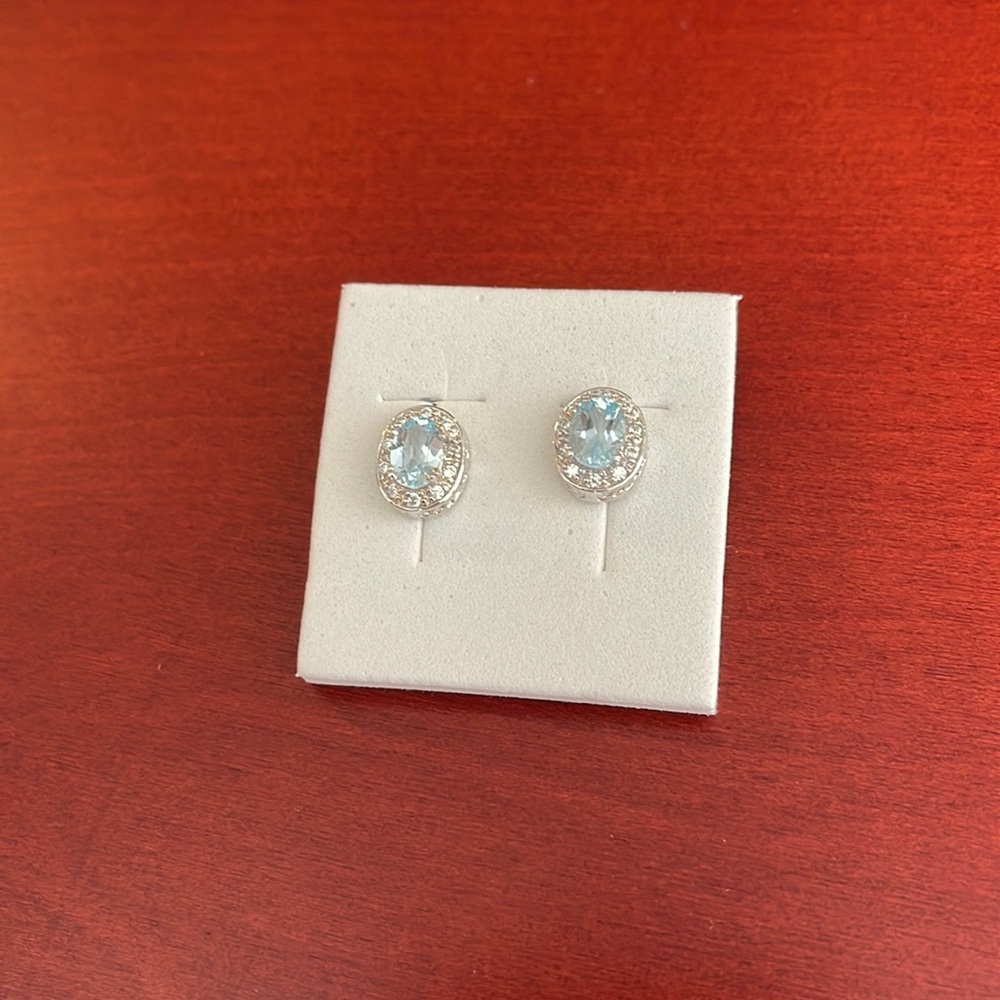 5/$15✨ Blue CZ studs